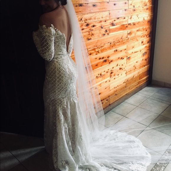 Wedding dress - Picture 1 of 4